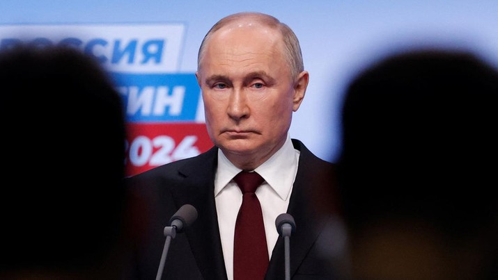 kandidat-presiden-rusia-dan-petahana-presiden-vladimir-putin-berbicara-setelah-tps-ditutup-di-moskow-rusia-18-maret-2024_169