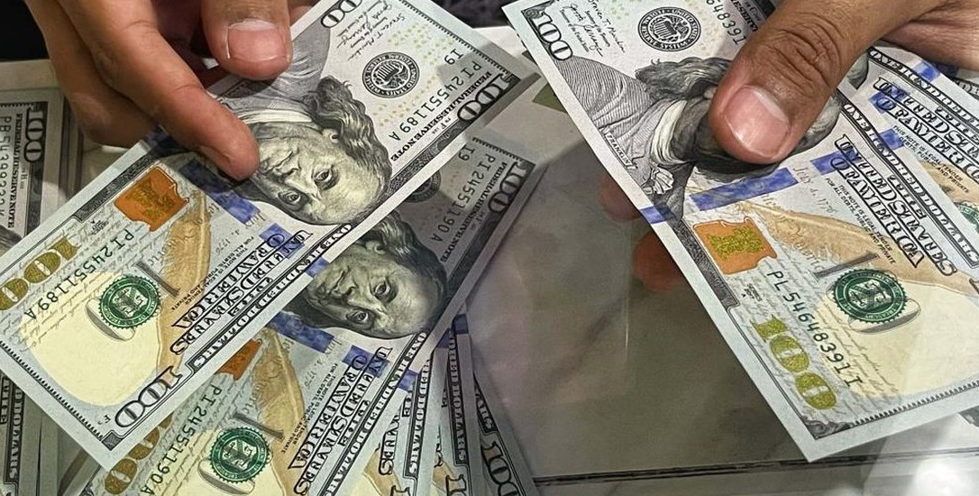 aduh-siang-tadi-dolar-as-kembali-pukul-rupiah_169