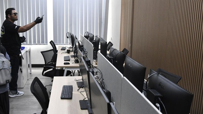 penggeledahan-kantor-operasional-judi-online-di-bekasi_169